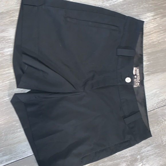 SIZE 2 NIKE BLACK GOLF SHORTS - Picture 1 of 3